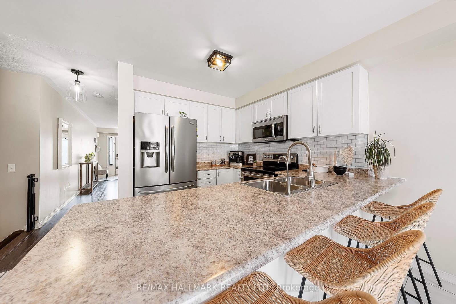 204 South Ocean Dr, Oshawa - Photo 15 of 40