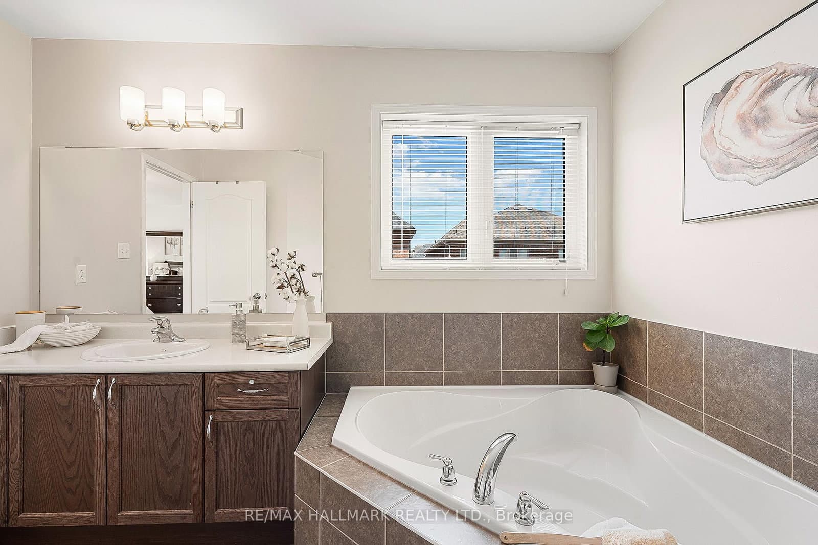 204 South Ocean Dr, Oshawa - Photo 31 of 40