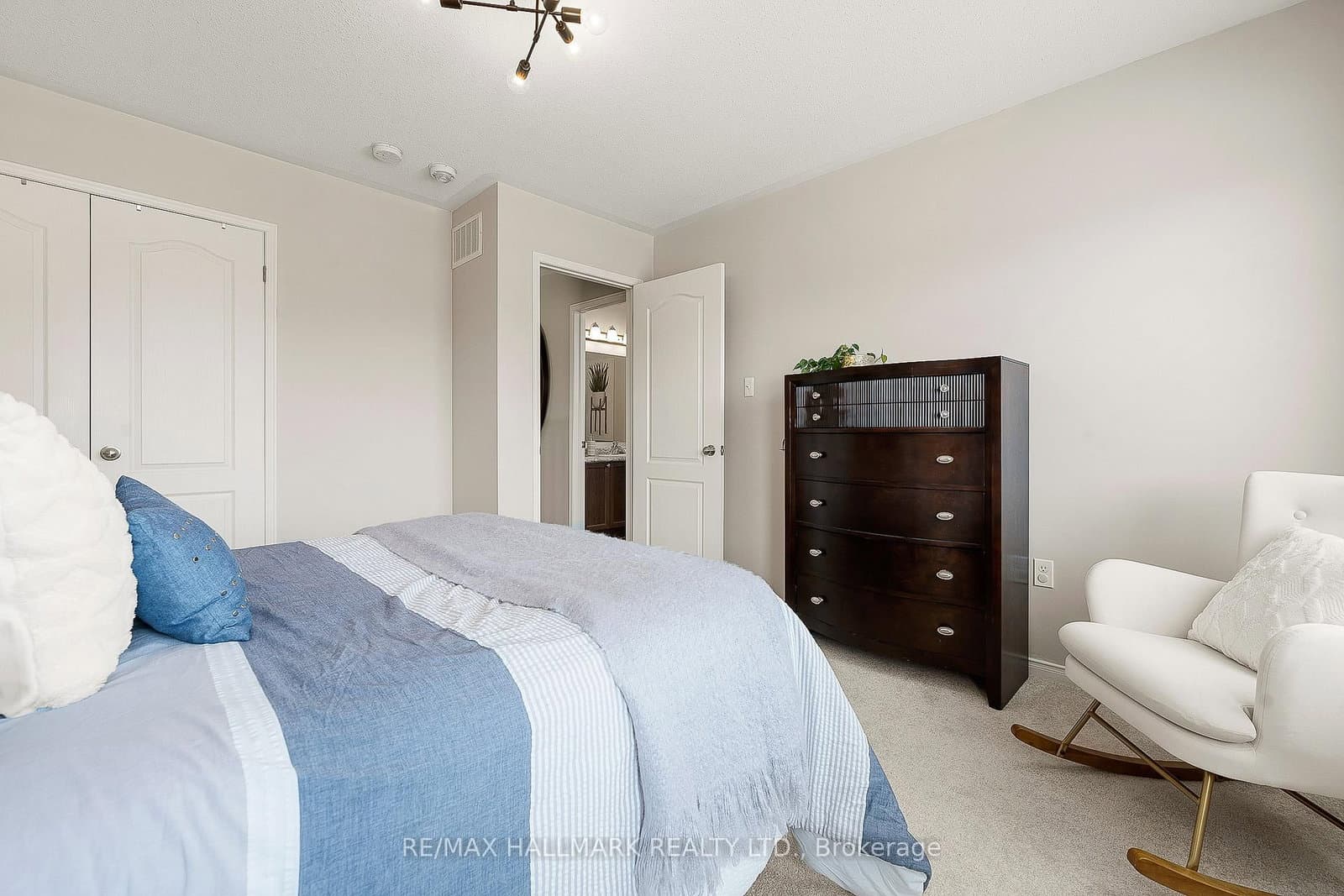 204 South Ocean Dr, Oshawa - Photo 33 of 40