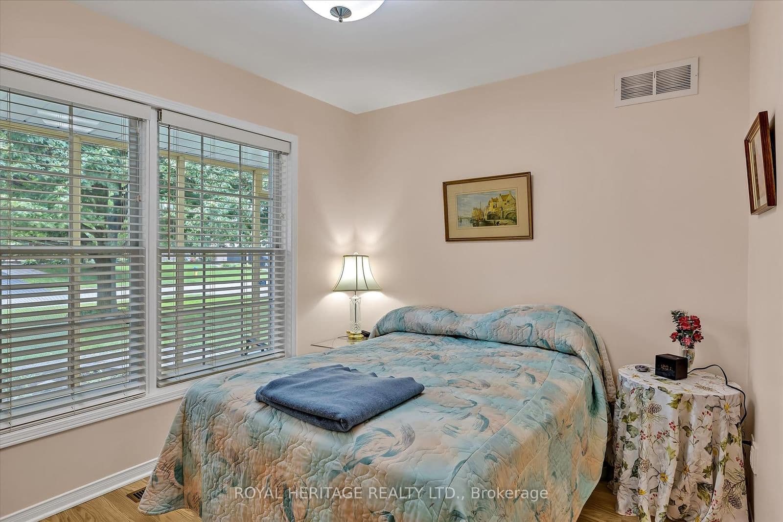 21 Cedar Cres, Kawartha Lakes - Photo 4 of 19