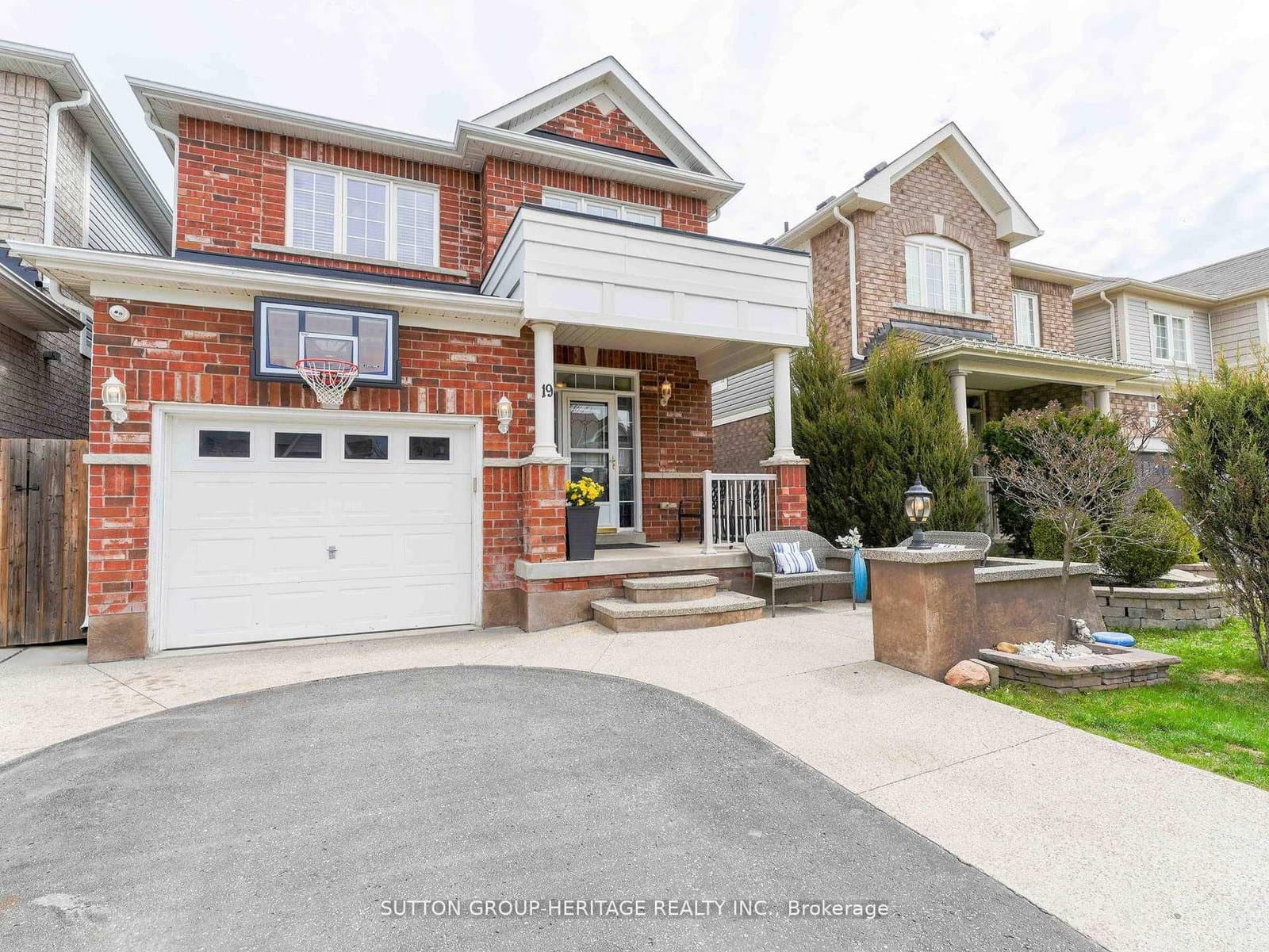 23 Arnold Johnston St, Courtice - Photo 2 of 38