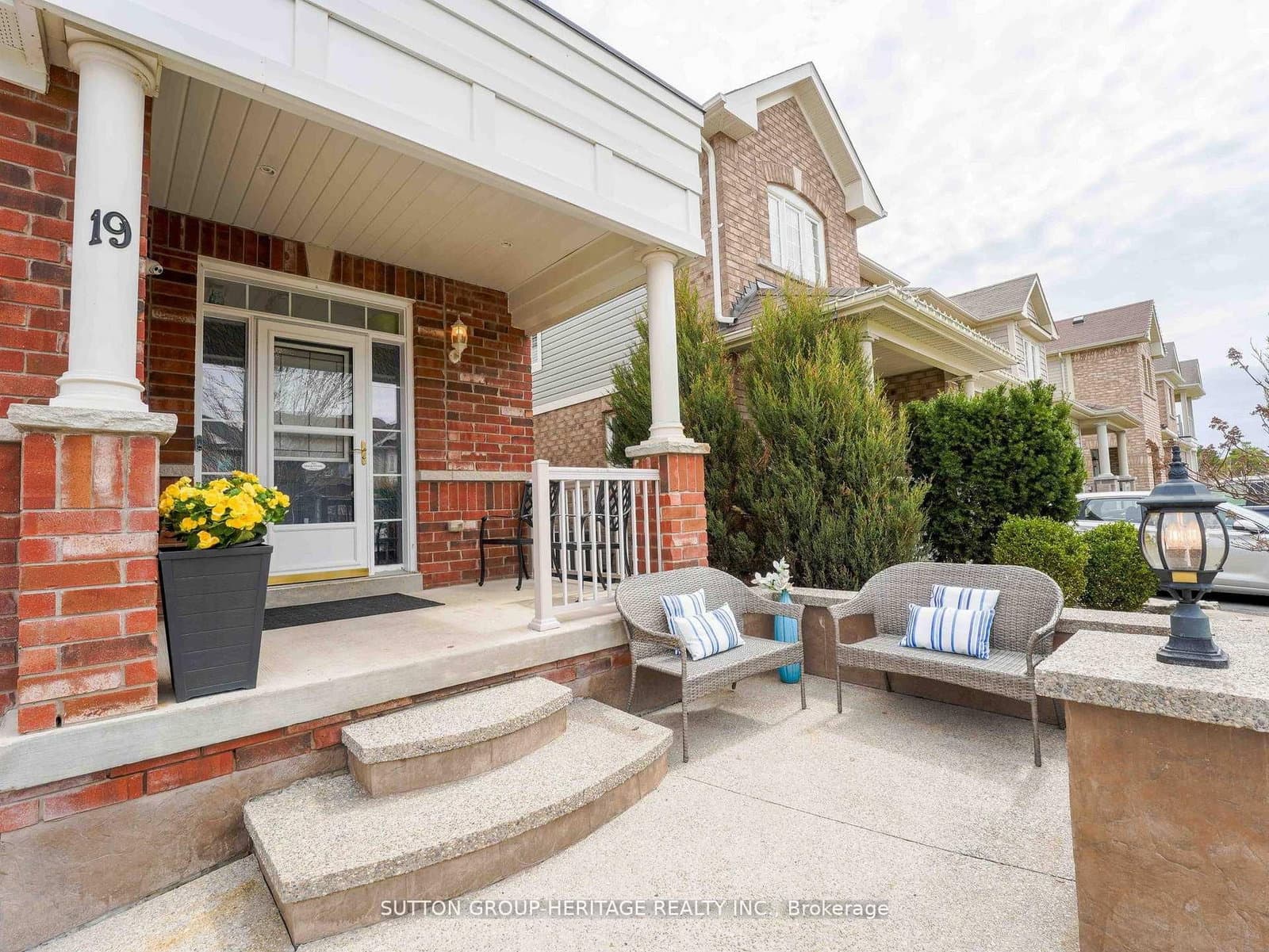 23 Arnold Johnston St, Courtice - Photo 3 of 38