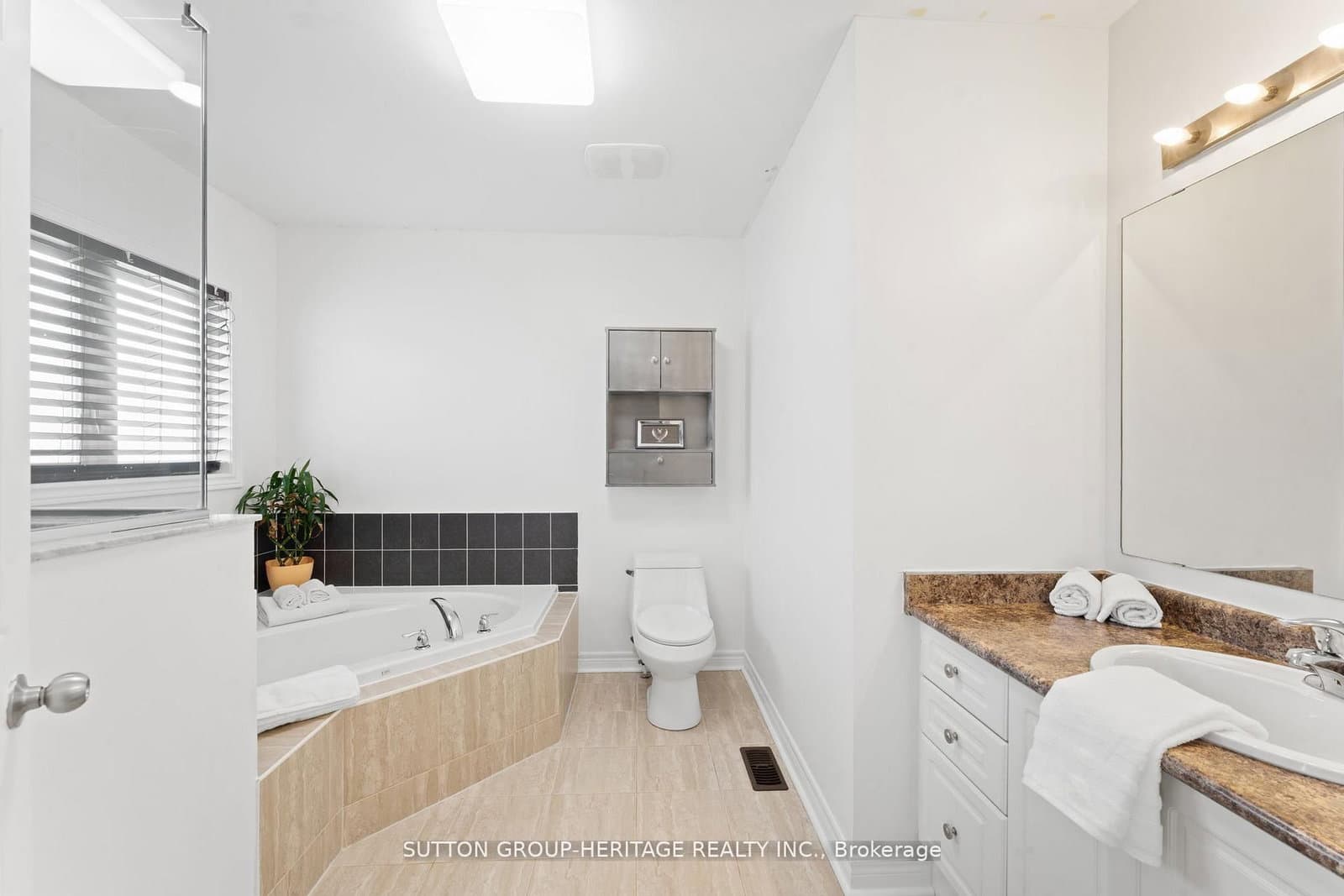 23 Arnold Johnston St, Courtice - Photo 26 of 38