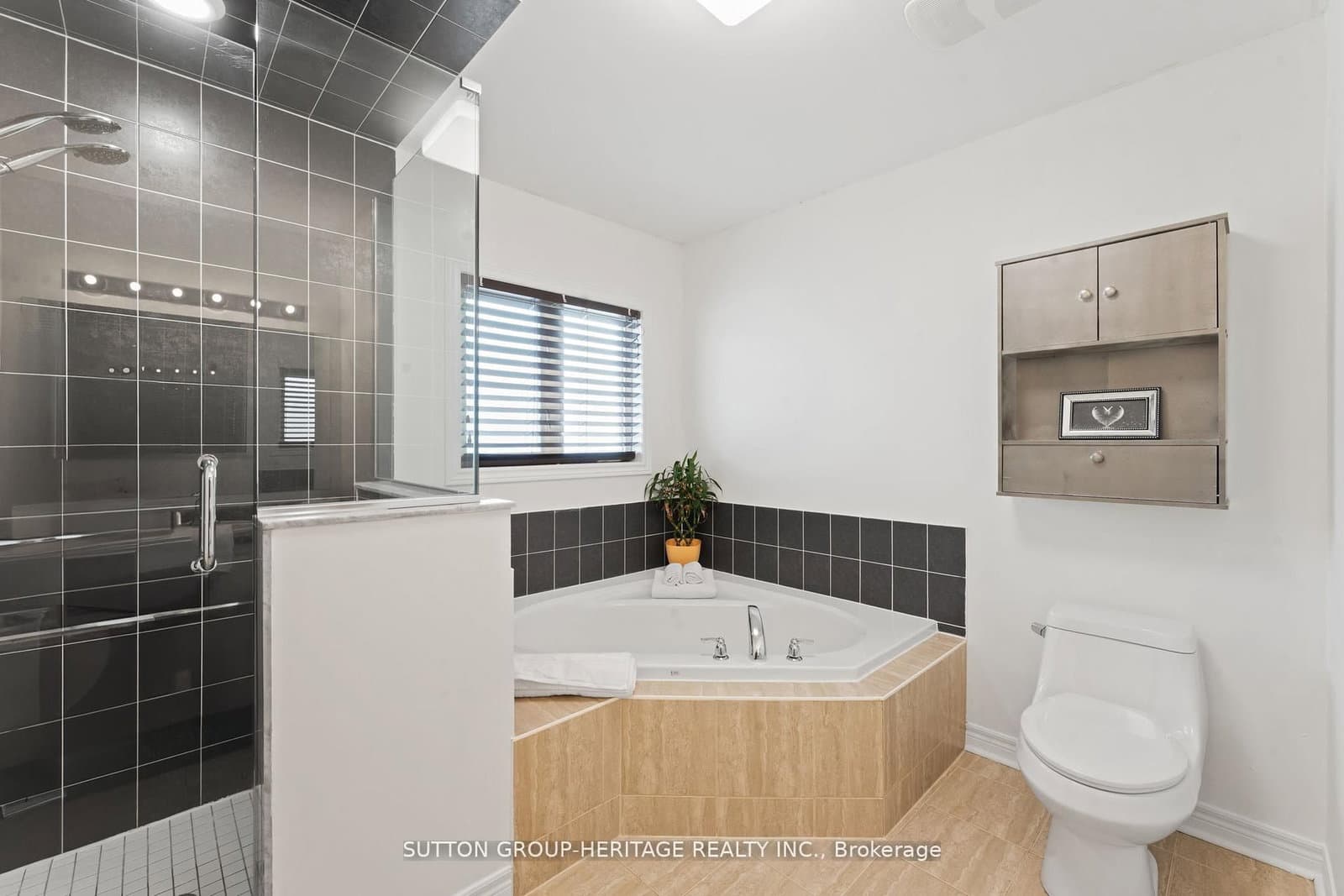 23 Arnold Johnston St, Courtice - Photo 27 of 38