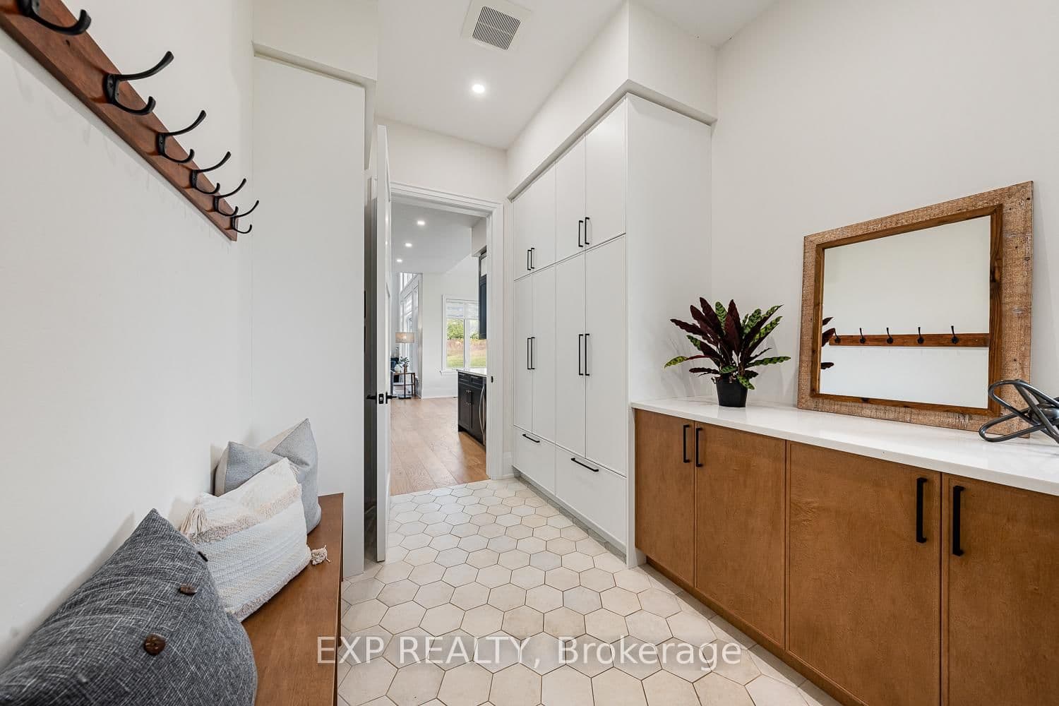 25 Franklin Cres, Whitby - Photo 15 of 40