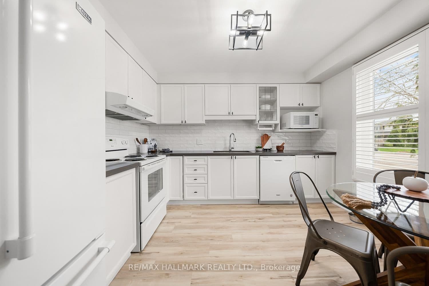 26 Arran Crt, Courtice - Photo 5 of 40