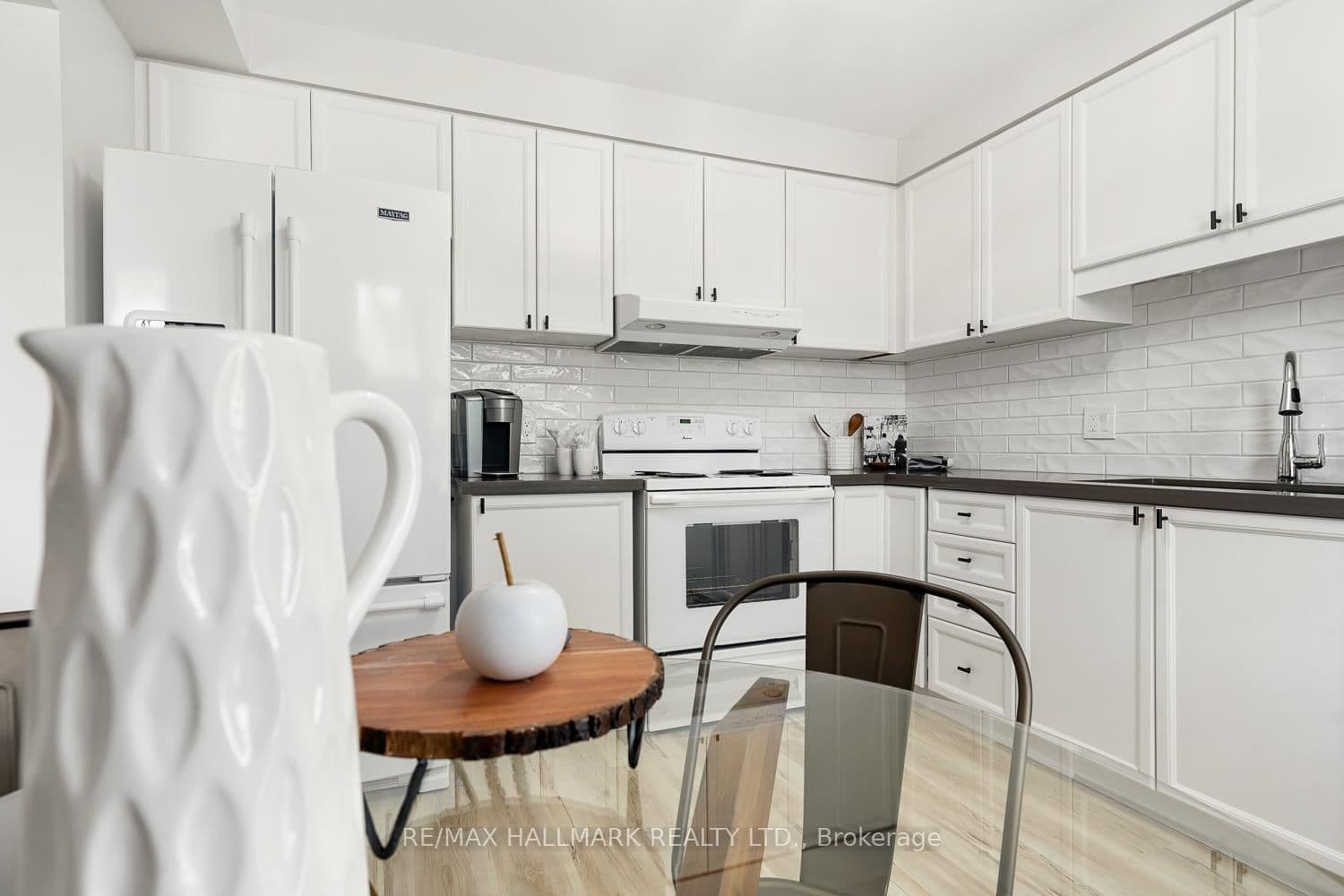 26 Arran Crt, Courtice - Photo 6 of 40