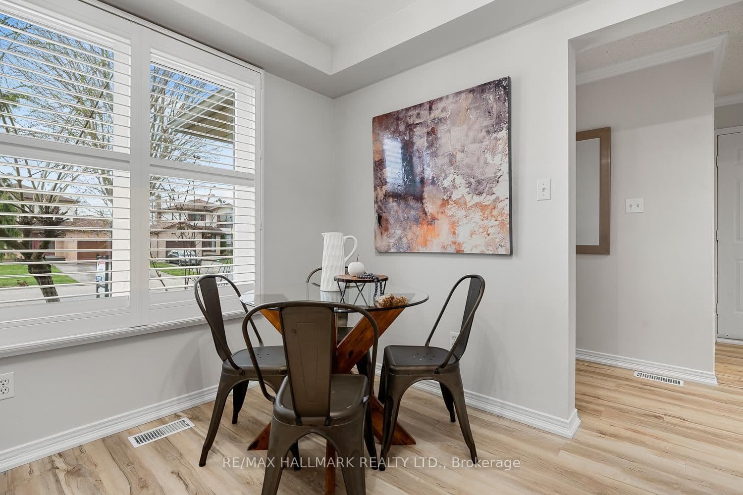 26 Arran Crt, Courtice - Photo 8 of 40