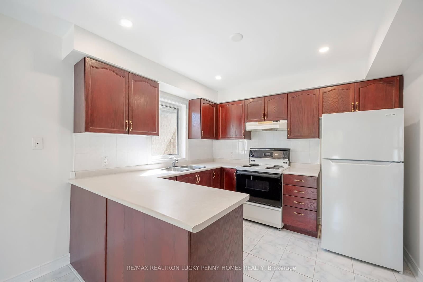 29 Wabbokish Crt, Courtice - Photo 8 of 27