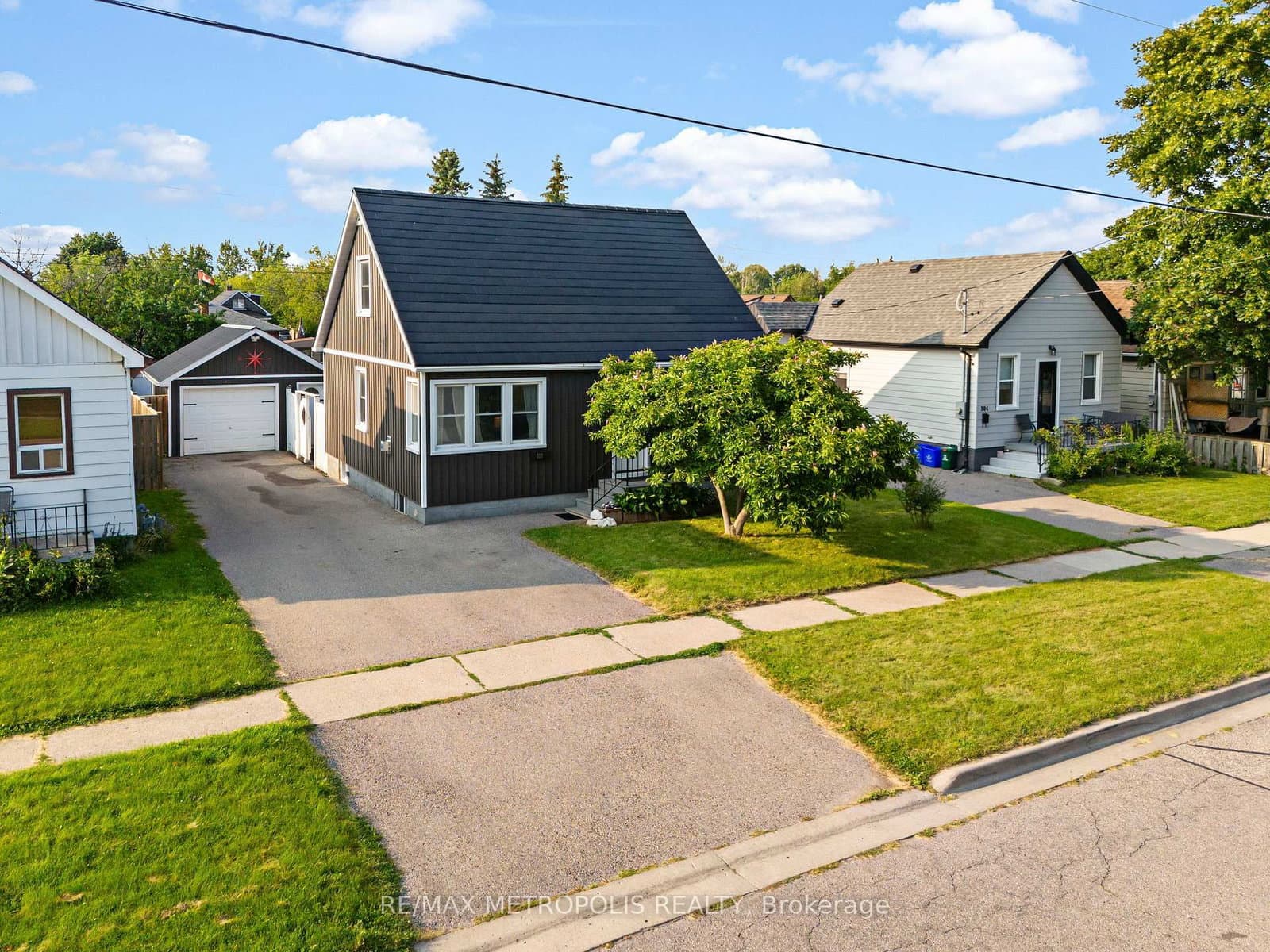 300 Ballard St, Oshawa