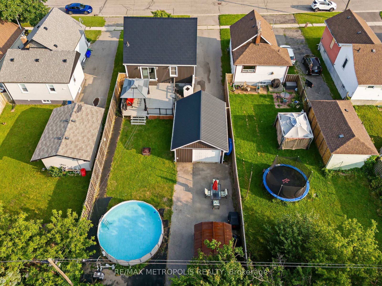 300 Ballard St, Oshawa - Photo 6 of 19