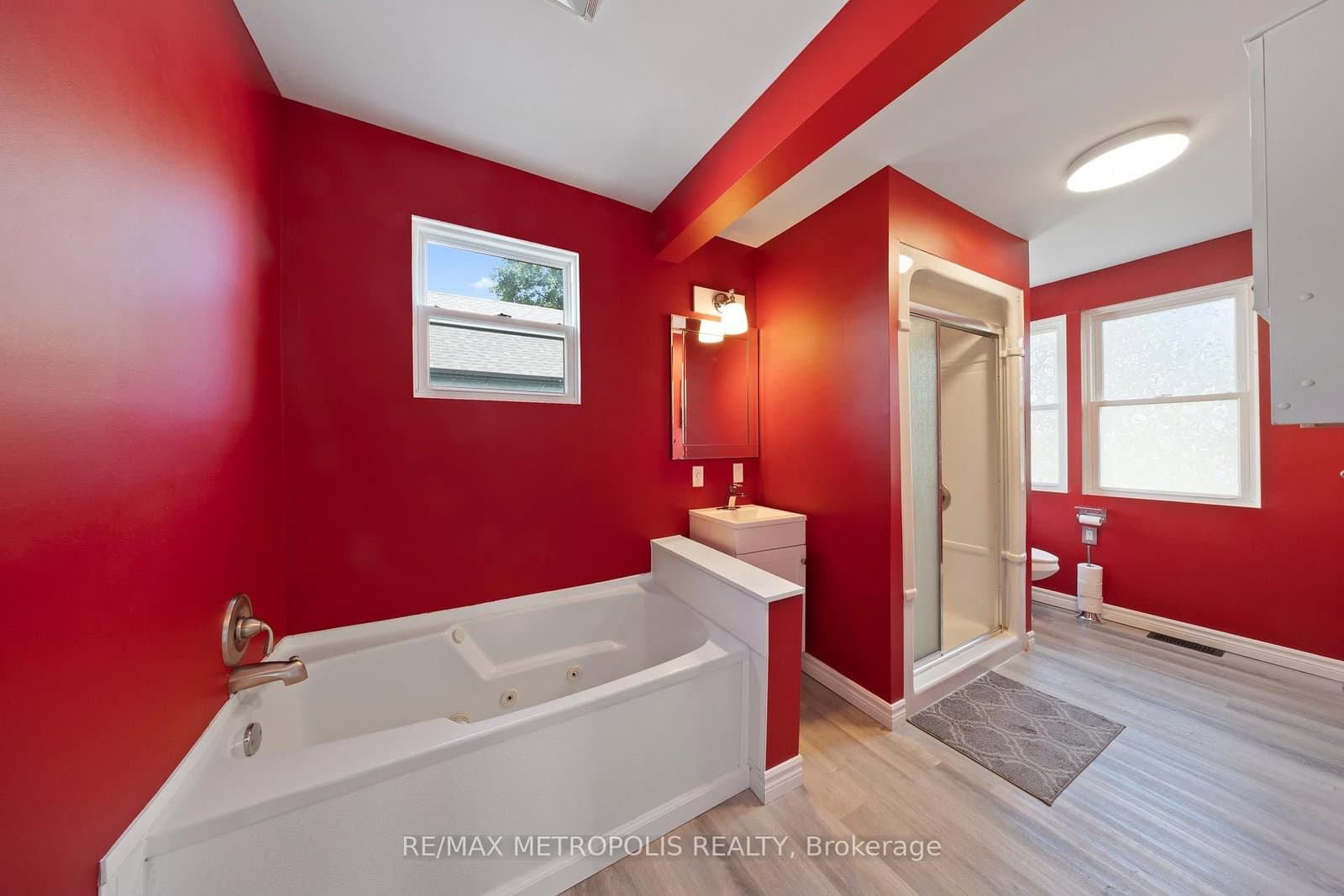 300 Ballard St, Oshawa - Photo 13 of 19
