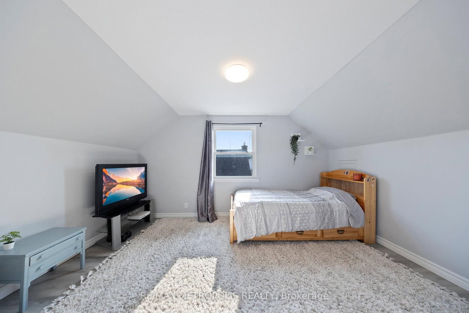 300 Ballard St, Oshawa - Photo 16 of 19