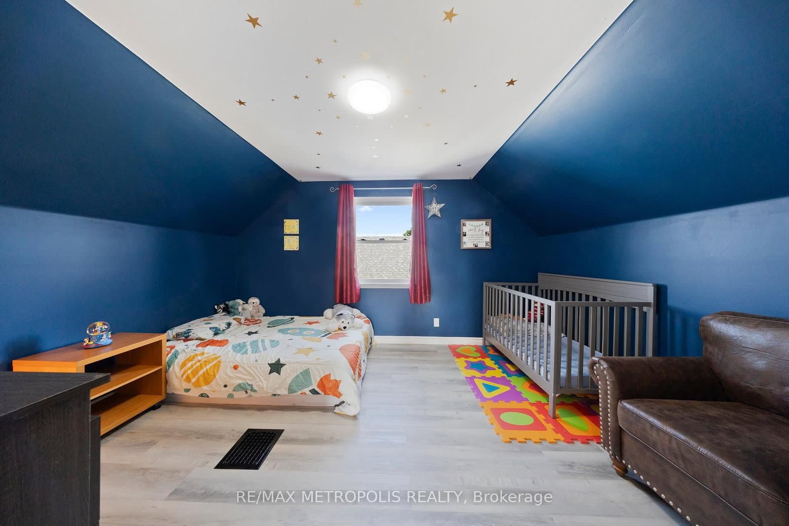 300 Ballard St, Oshawa - Photo 17 of 19