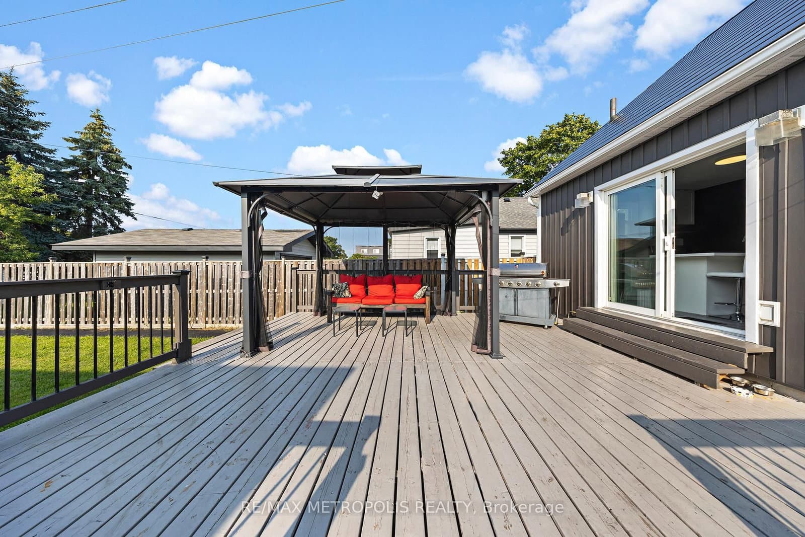300 Ballard St, Oshawa - Photo 18 of 19