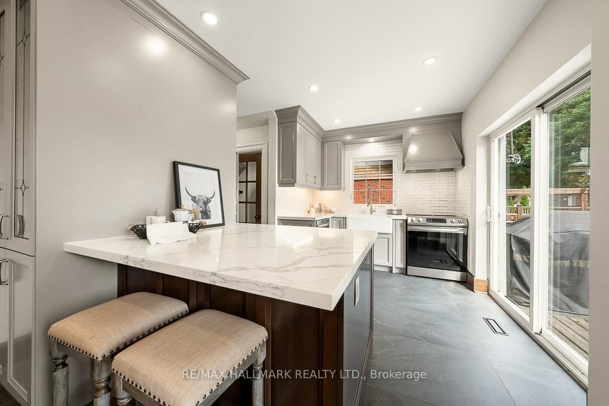 359 Mary St N, Oshawa - Photo 13 of 40