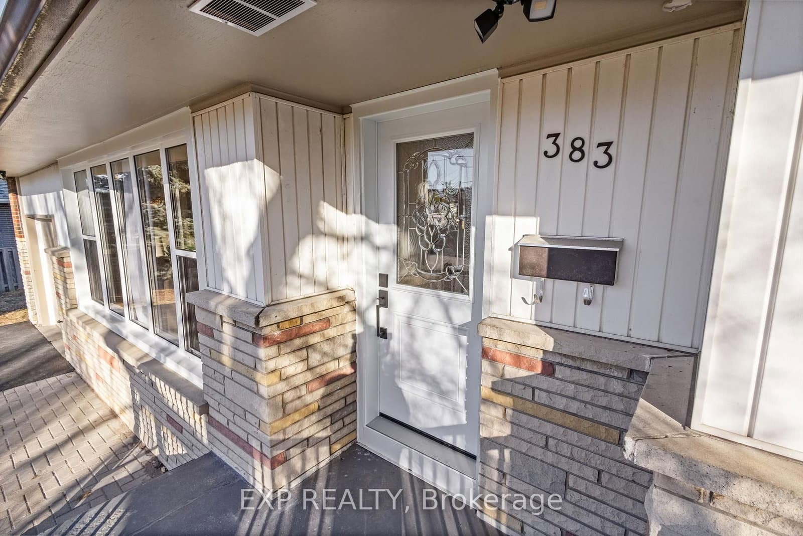 383 Windsor St, Oshawa - Photo 4 of 40