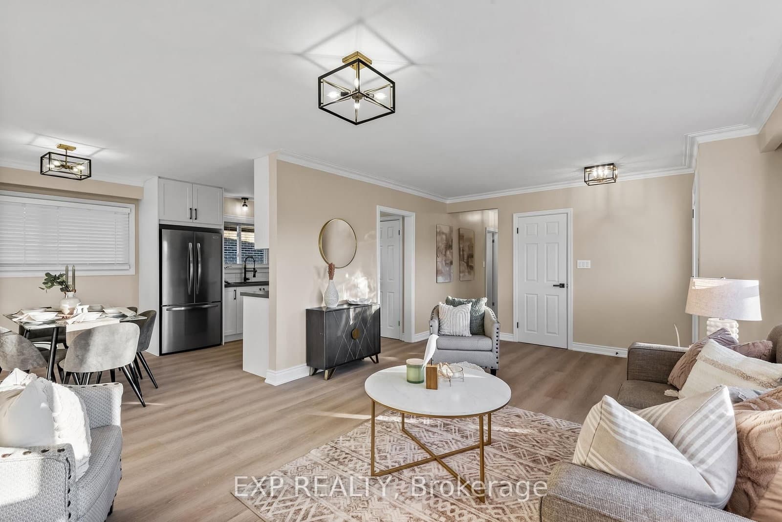 383 Windsor St, Oshawa - Photo 8 of 40