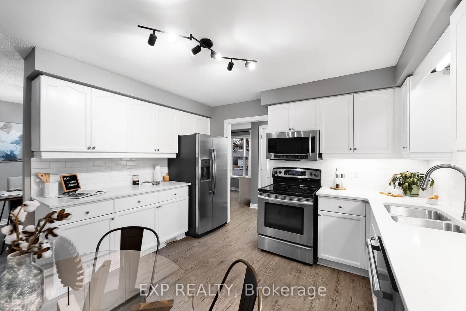 39 Inglis Ave, Courtice - Photo 9 of 40