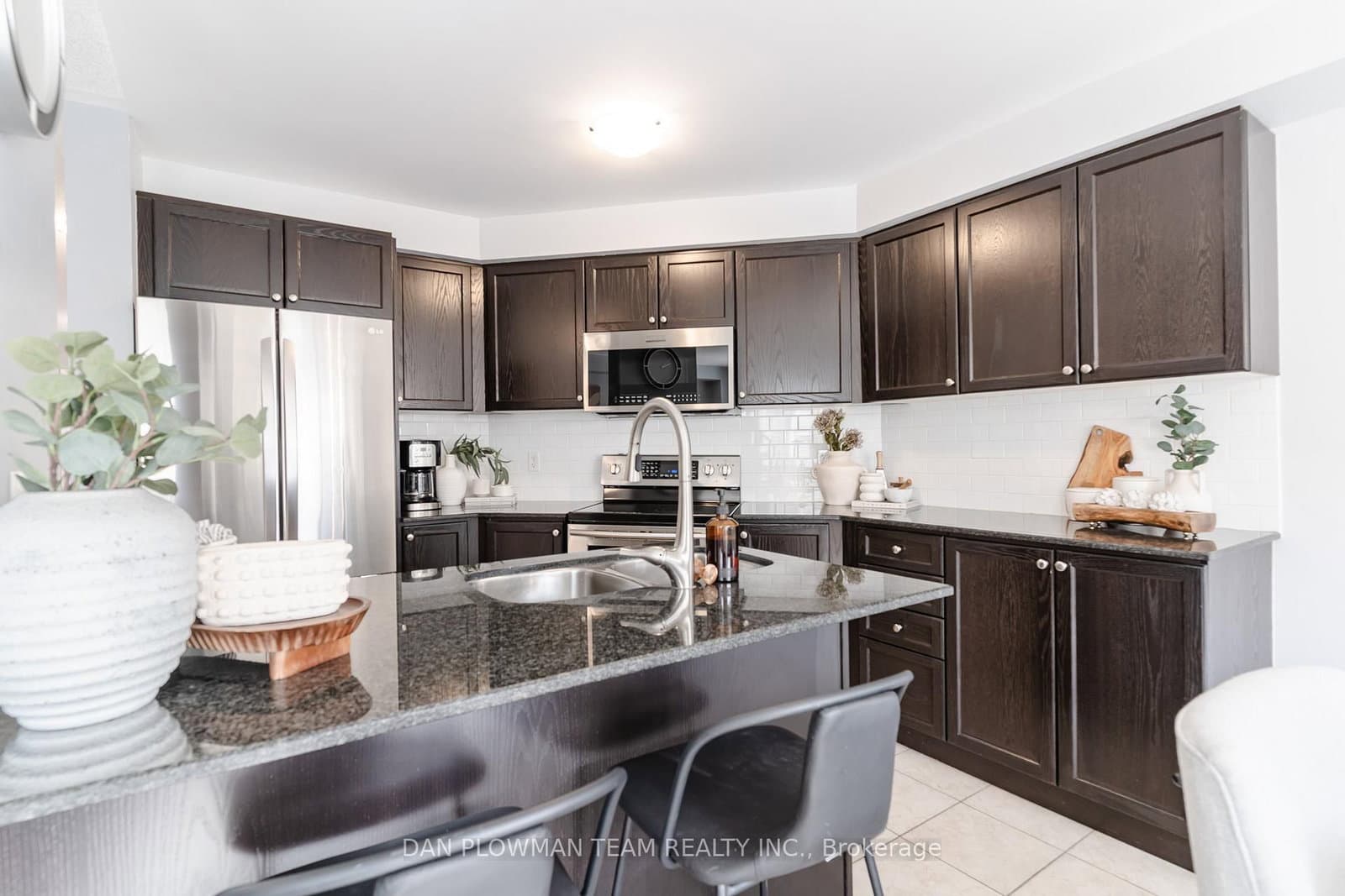 39 Sidney Rundle Ave, Bowmanville - Photo 9 of 38