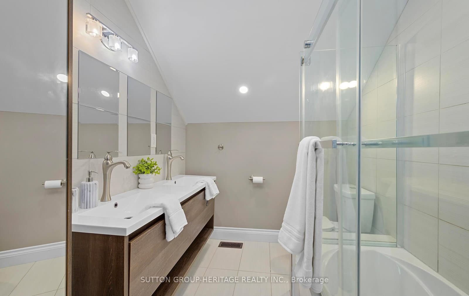 423 Fairleigh Ave, Oshawa - Photo 20 of 38
