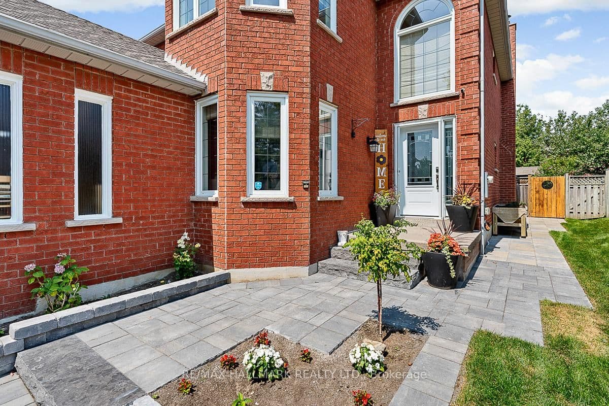 48 Ringwood Dr, Whitby - Photo 3 of 40