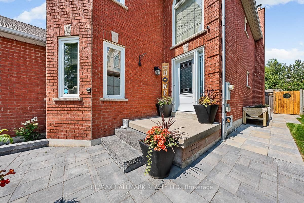 48 Ringwood Dr, Whitby - Photo 4 of 40
