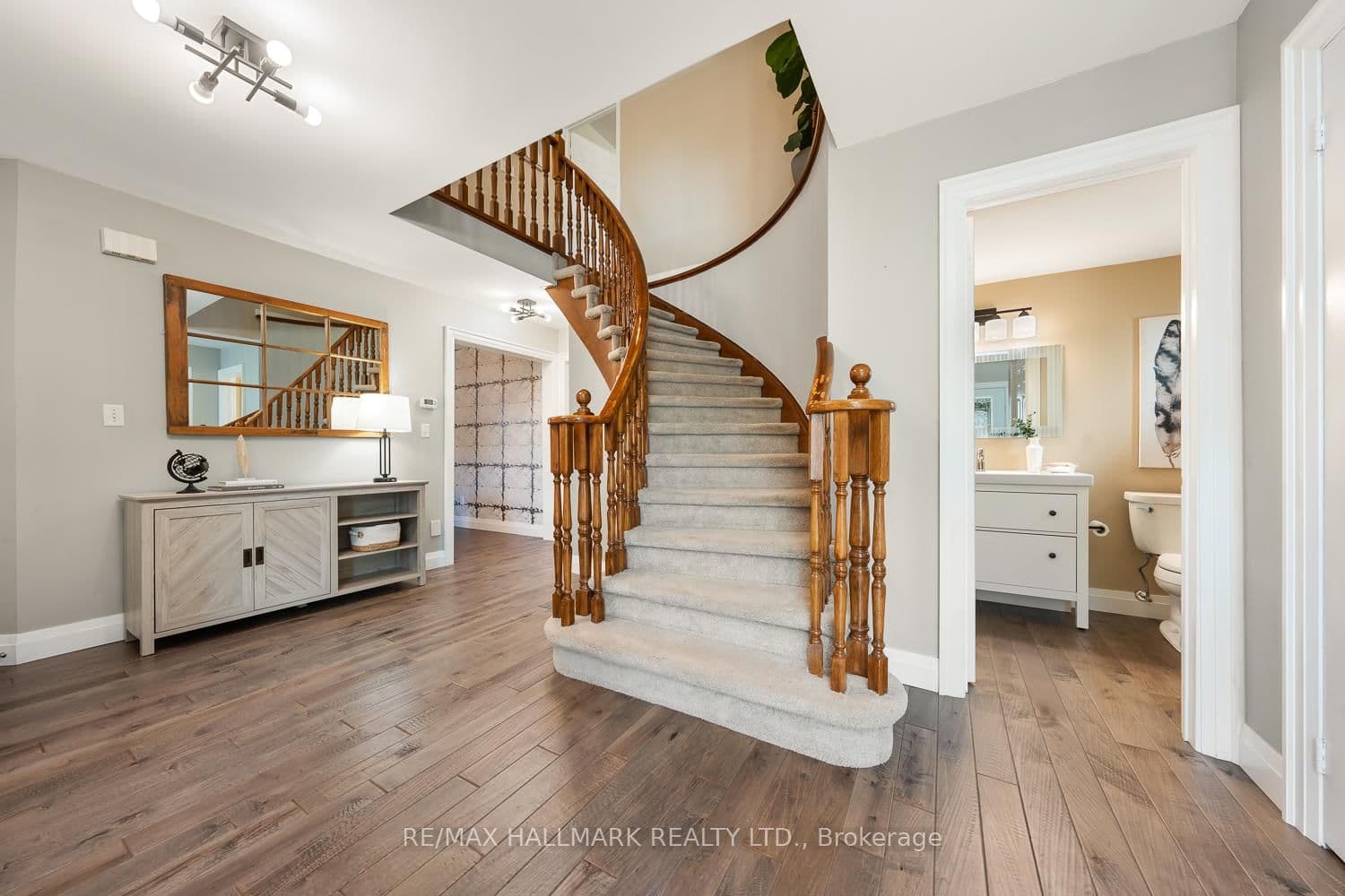 48 Ringwood Dr, Whitby - Photo 6 of 40
