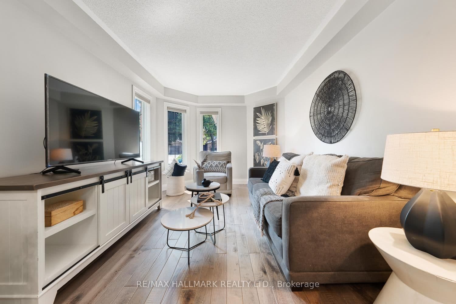 48 Ringwood Dr, Whitby - Photo 7 of 40