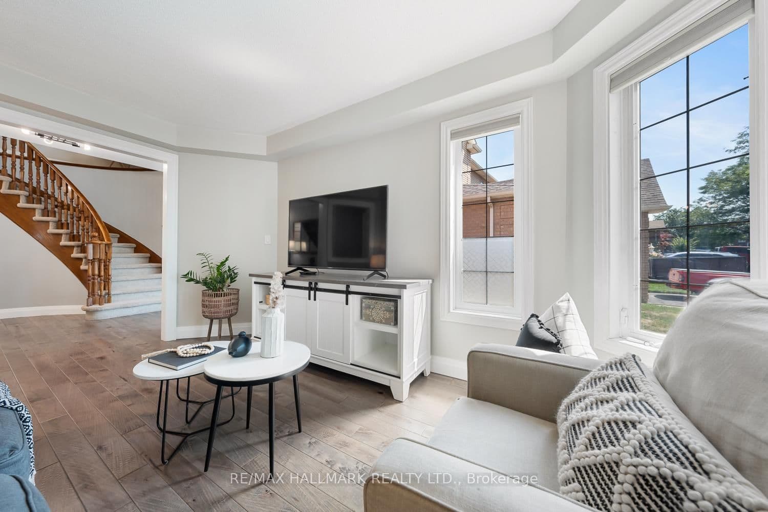 48 Ringwood Dr, Whitby - Photo 8 of 40