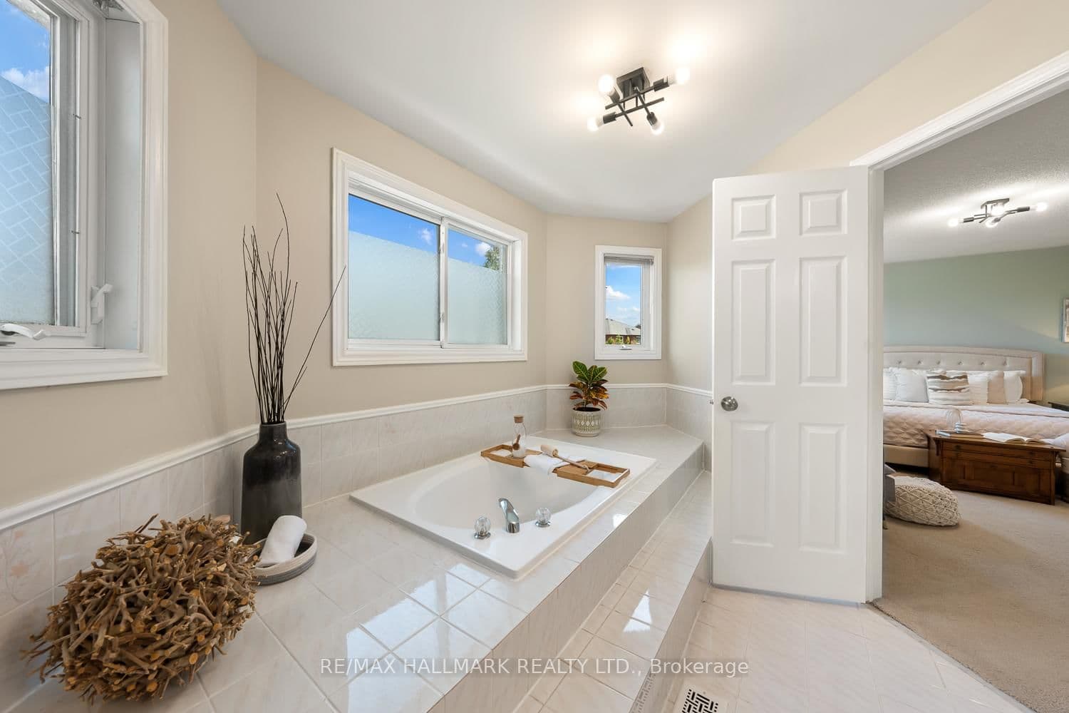 48 Ringwood Dr, Whitby - Photo 25 of 40