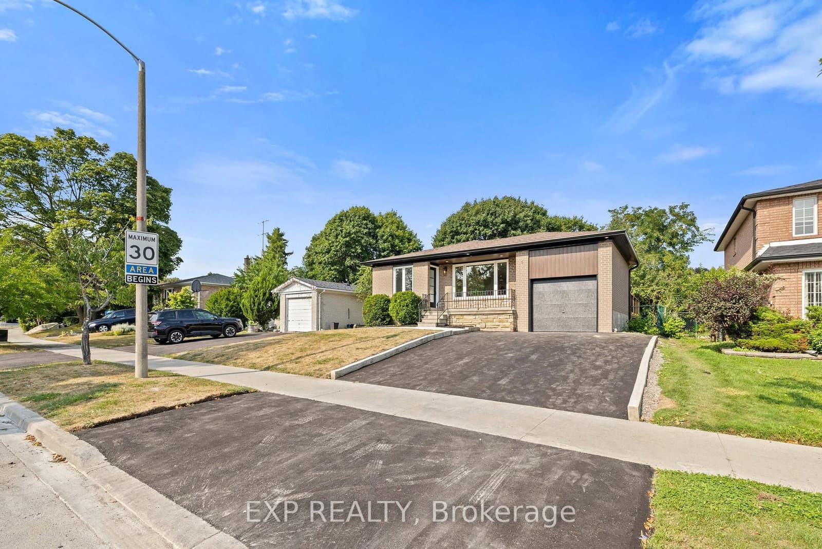 5 Midcroft Dr, Toronto - Photo 4 of 40