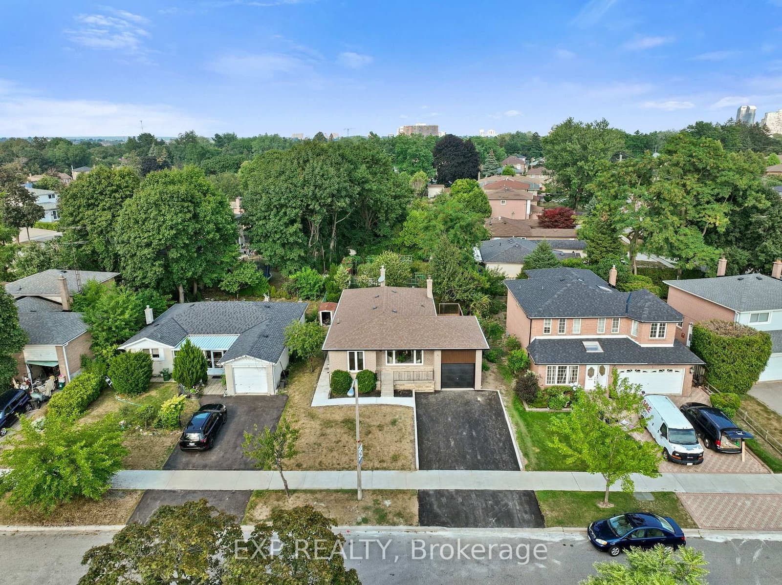 5 Midcroft Dr, Toronto - Photo 6 of 40