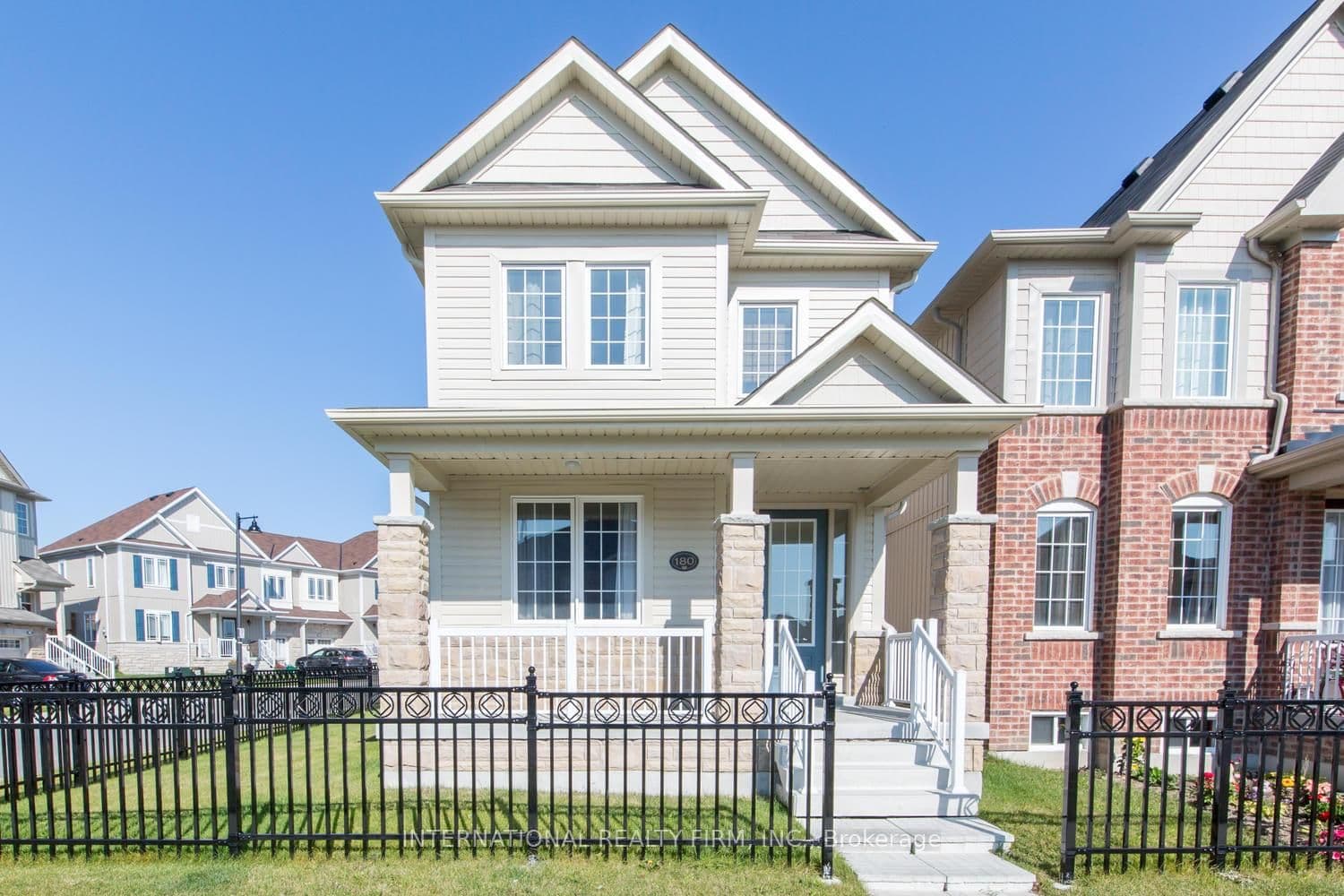 50 McBride Ave, Bowmanville - Photo 2 of 20