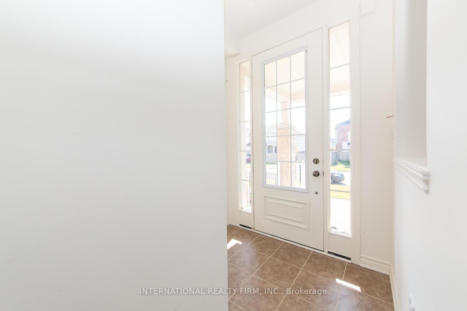 50 McBride Ave, Bowmanville - Photo 5 of 20