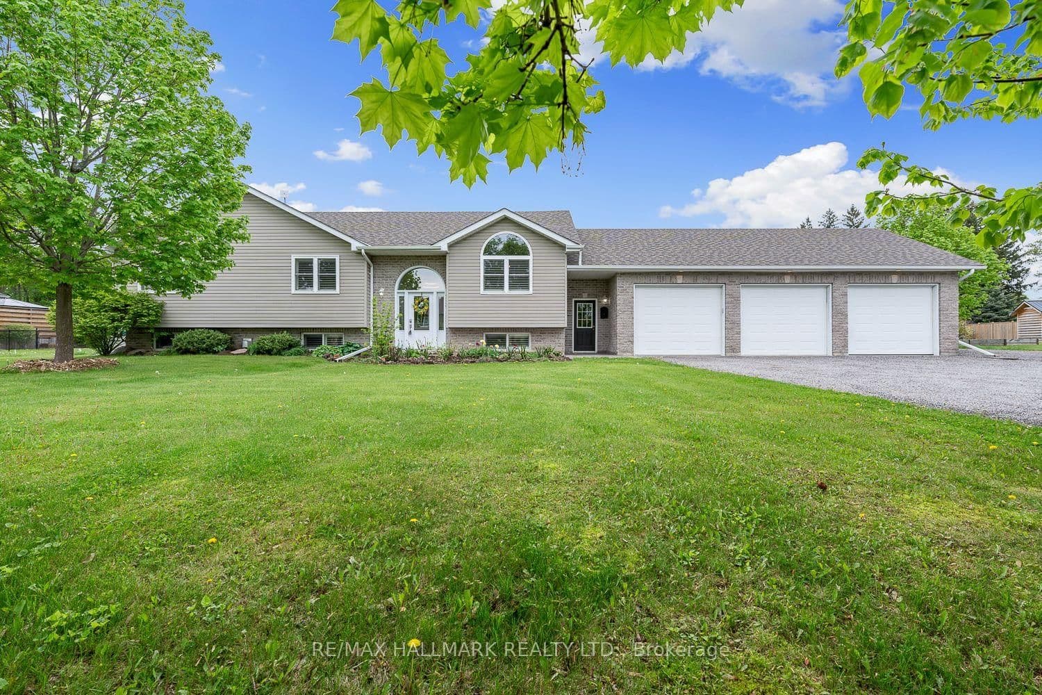 59 Suggitt Dr, Nestleton Station - Photo 2 of 40