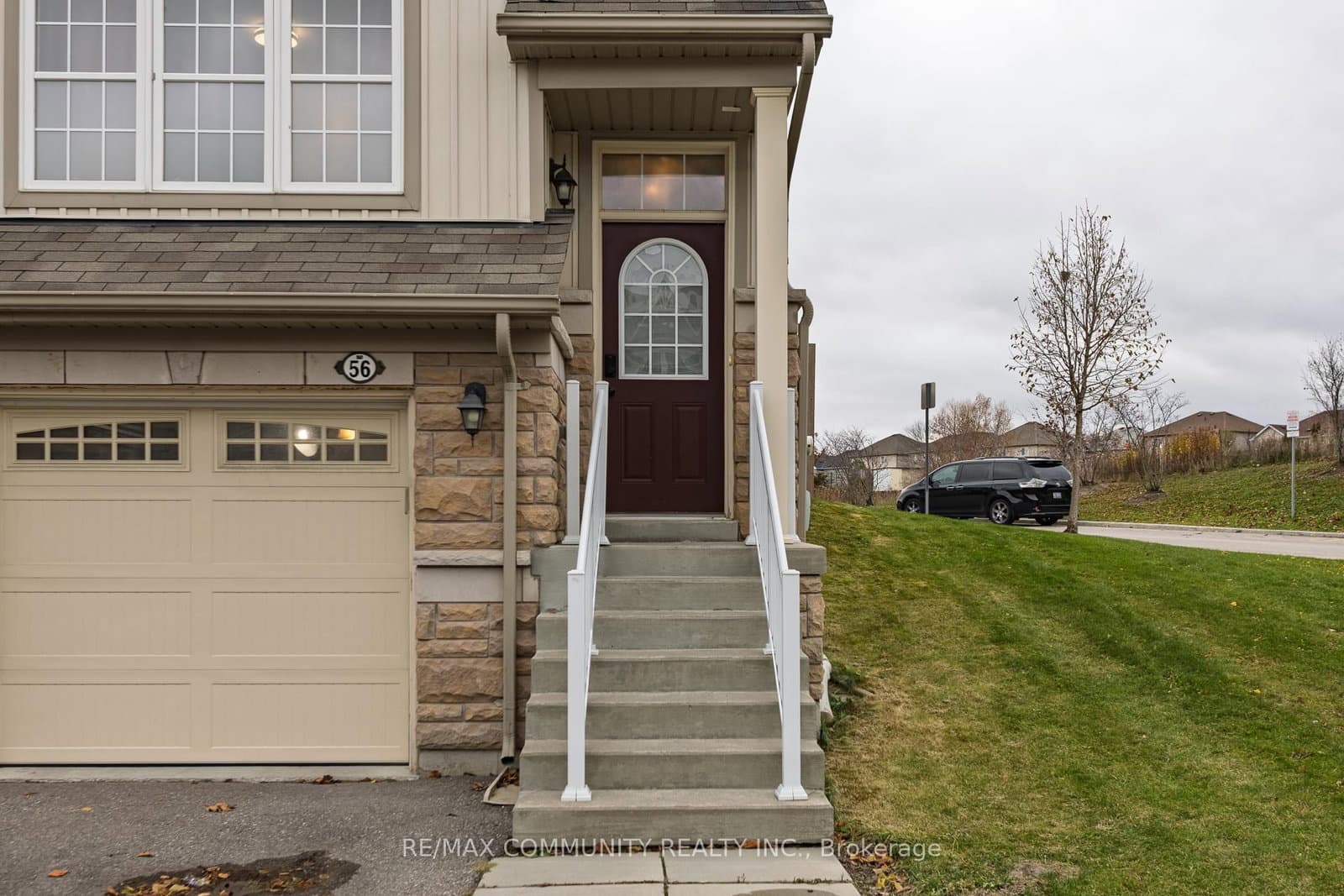 6 Farmstead Dr, Bowmanville - Photo 3 of 28