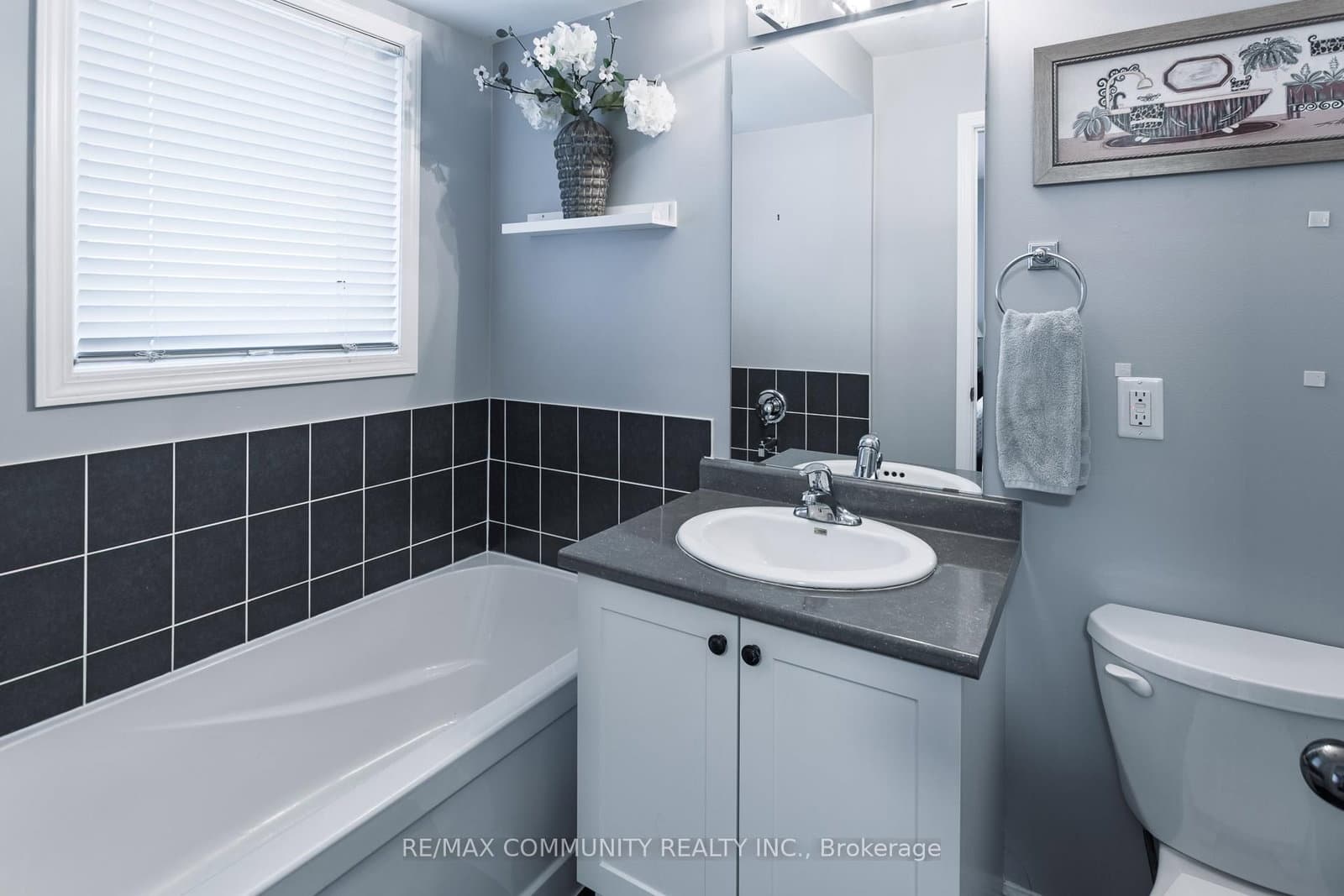 6 Farmstead Dr, Bowmanville - Photo 9 of 28