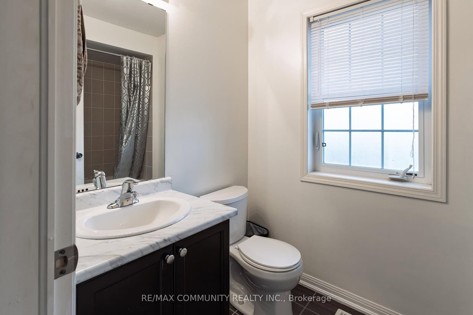 6 Farmstead Dr, Bowmanville - Photo 10 of 28