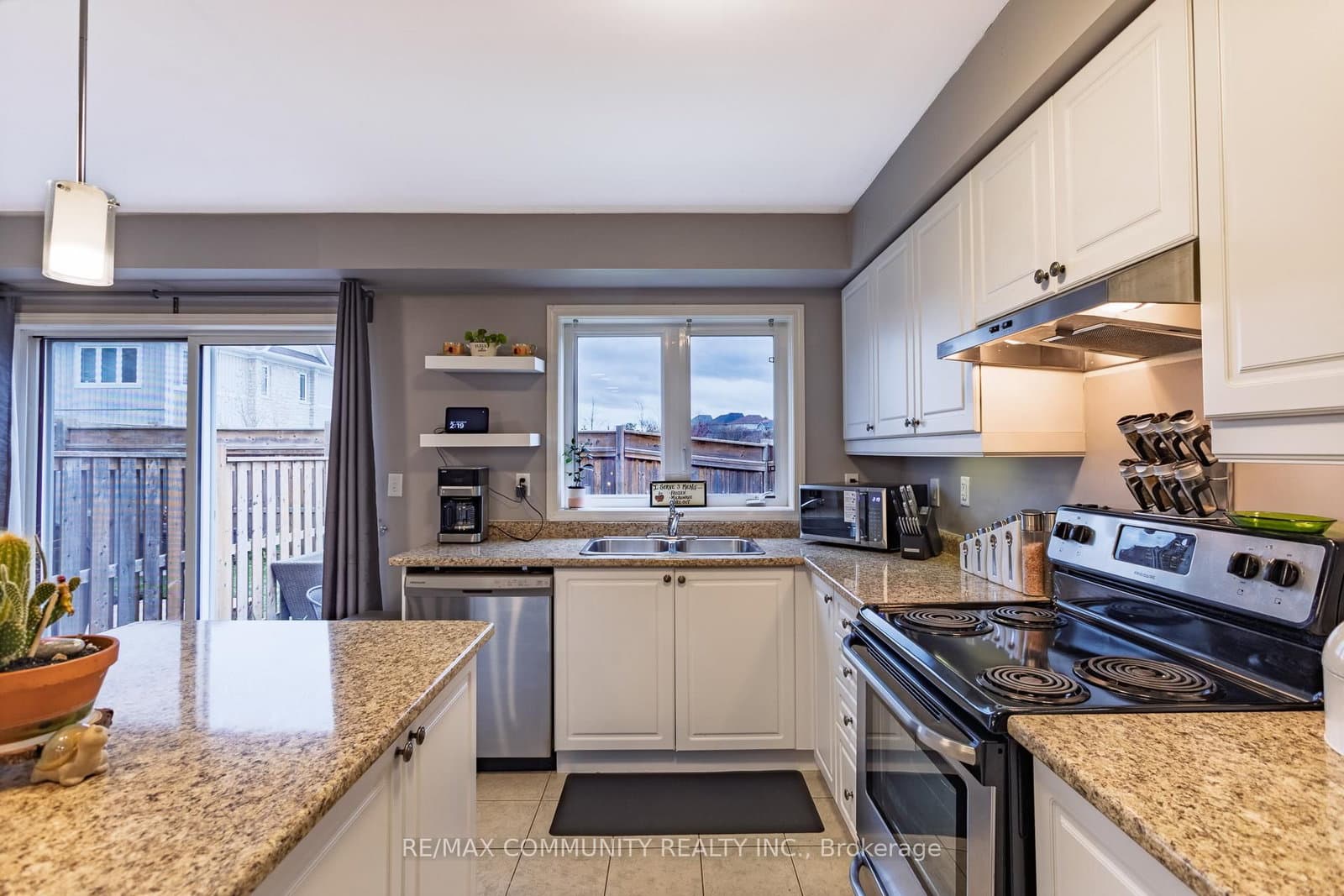 6 Farmstead Dr, Bowmanville - Photo 16 of 28