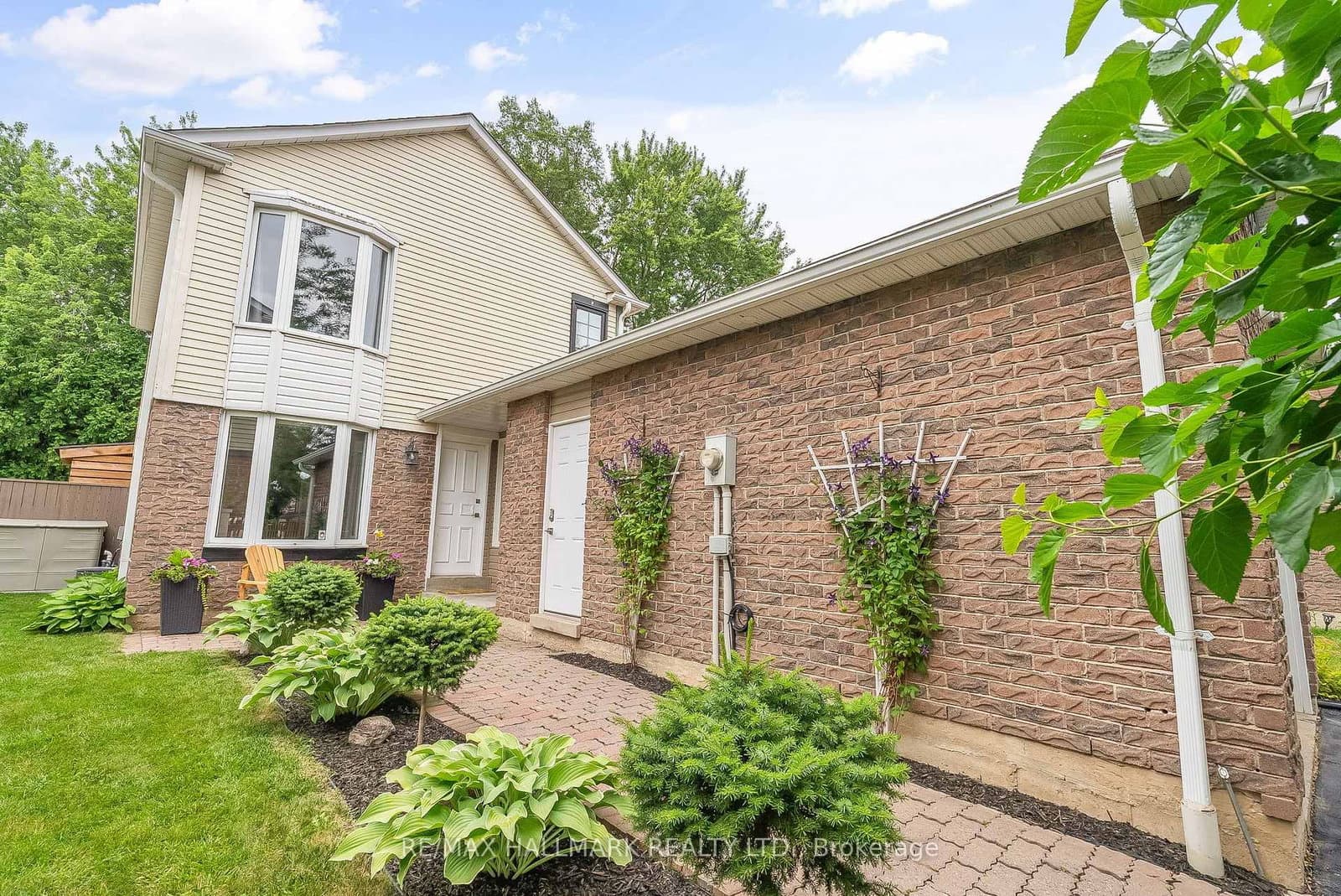 60 Frost Dr., Whitby - Photo 2 of 40