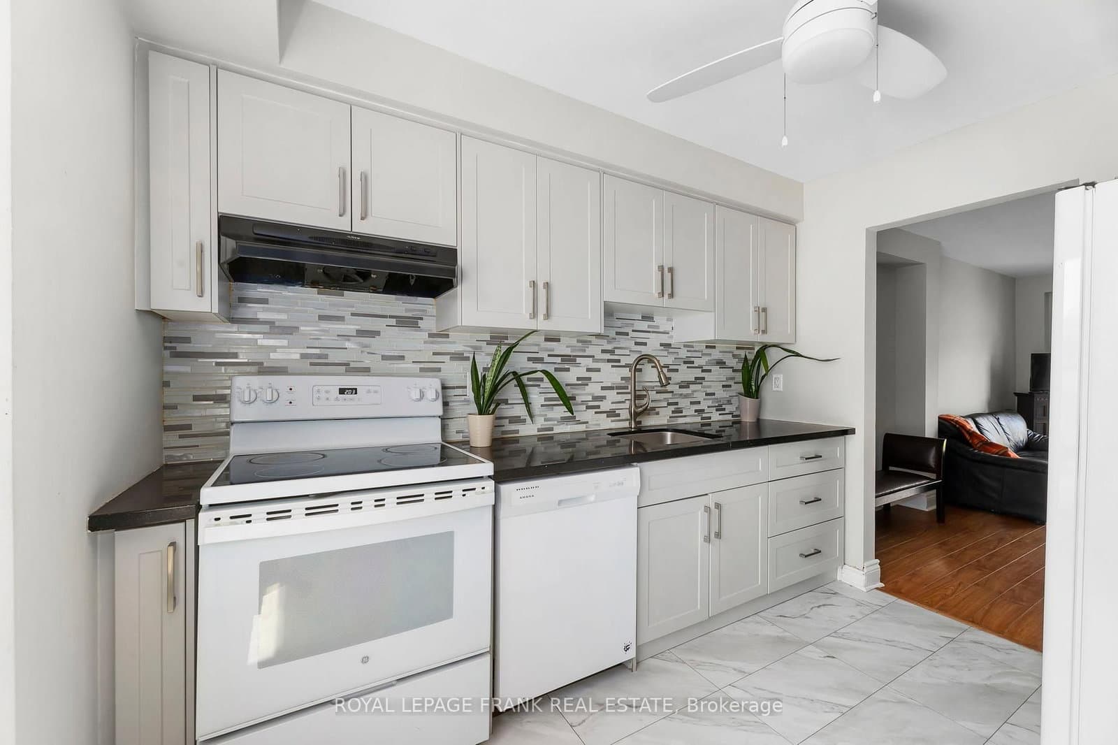 61-611 Galahad Dr, Oshawa - Photo 6 of 35