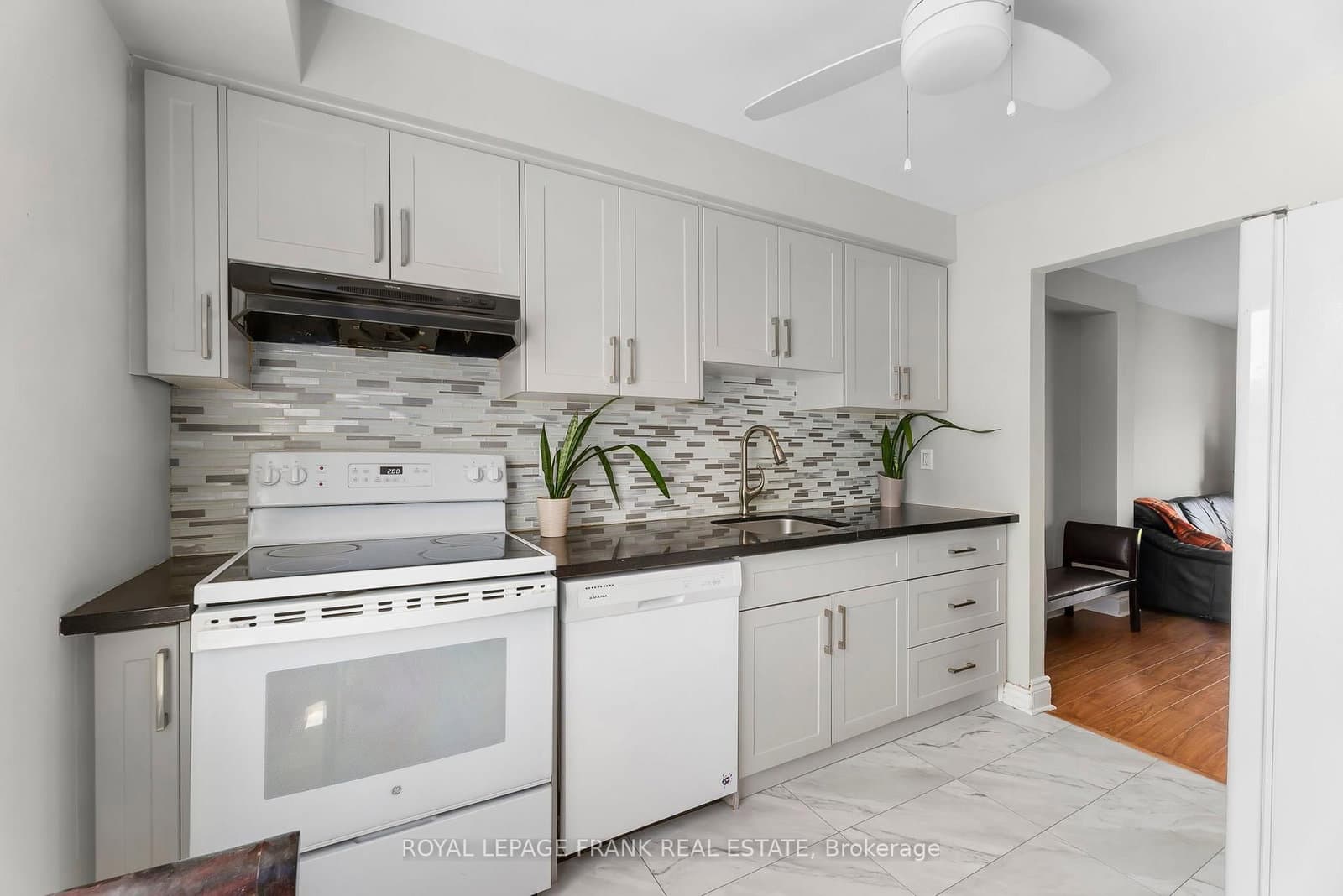 61-611 Galahad Dr, Oshawa - Photo 7 of 35