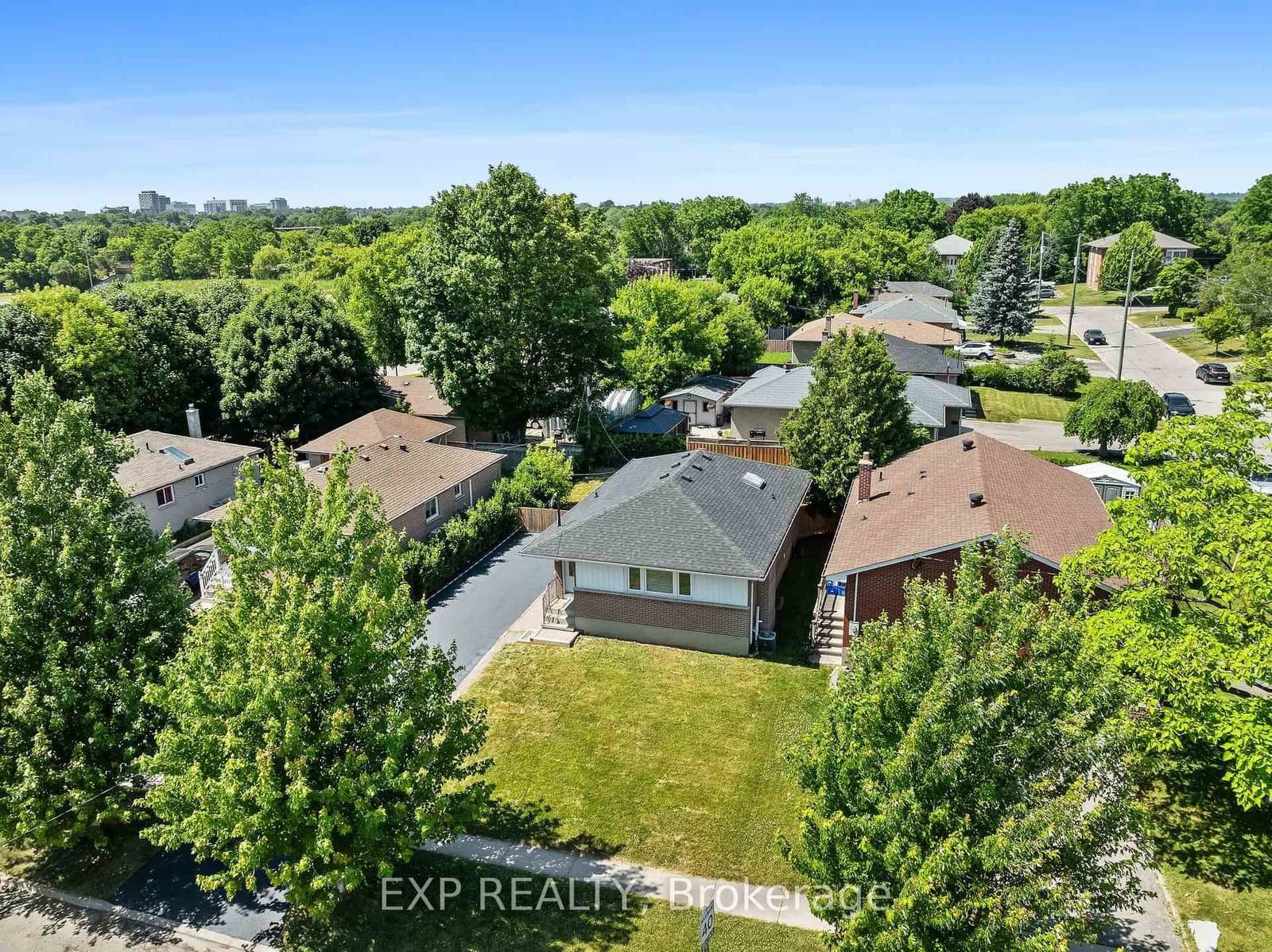 610 Shakespeare Ave, Oshawa - Photo 5 of 39