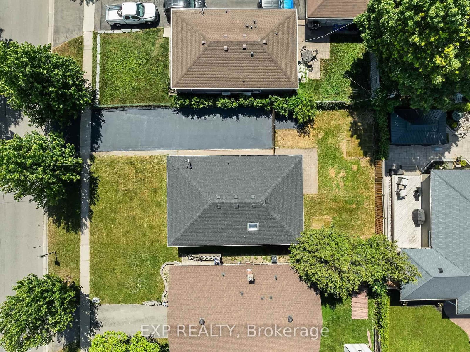 610 Shakespeare Ave, Oshawa - Photo 6 of 39