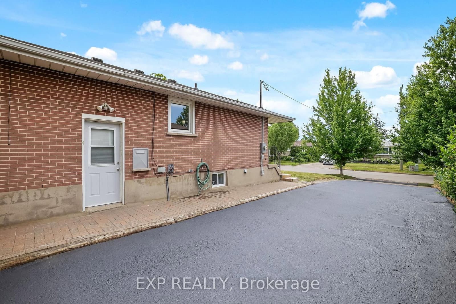 610 Shakespeare Ave, Oshawa - Photo 7 of 39