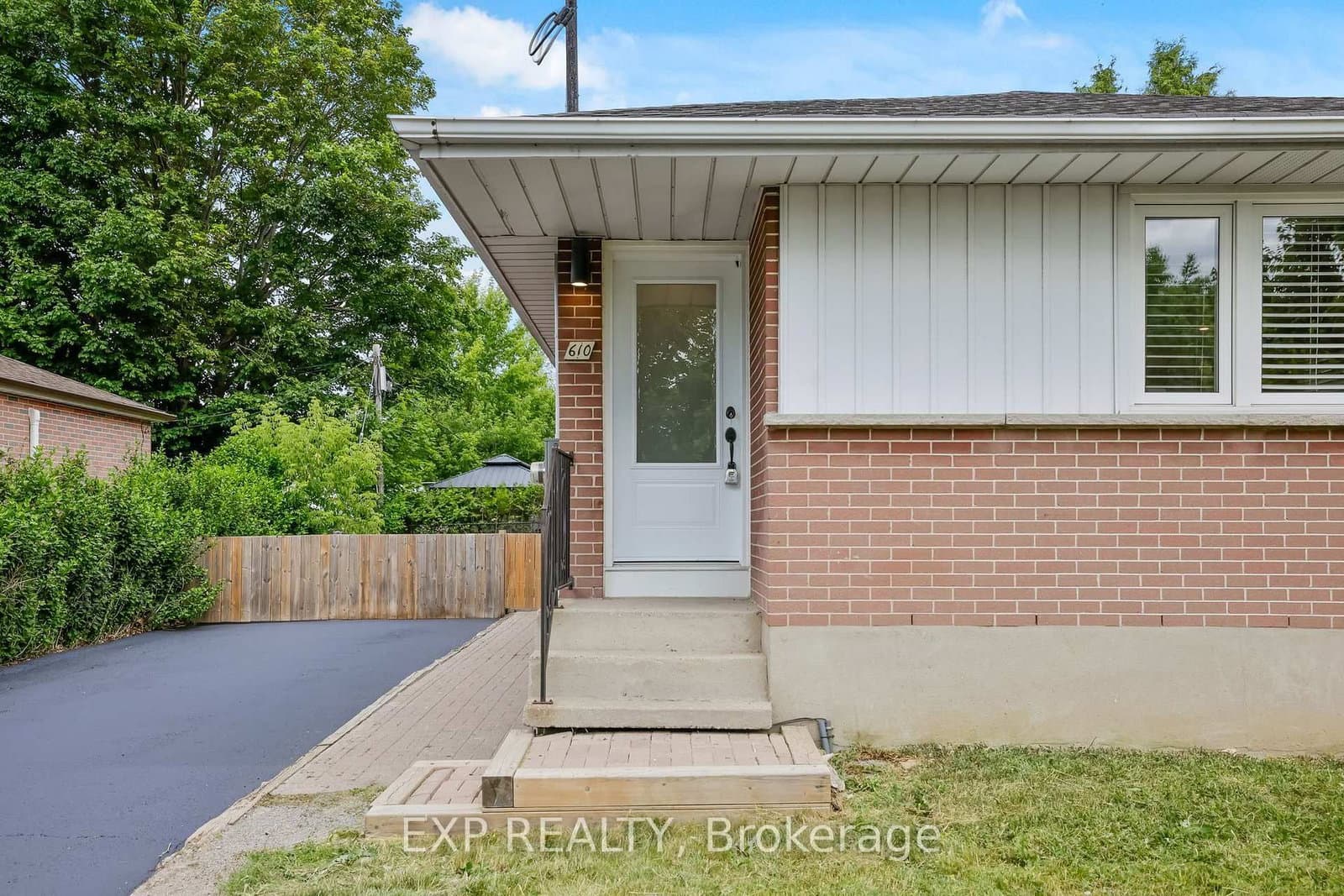 610 Shakespeare Ave, Oshawa - Photo 8 of 39