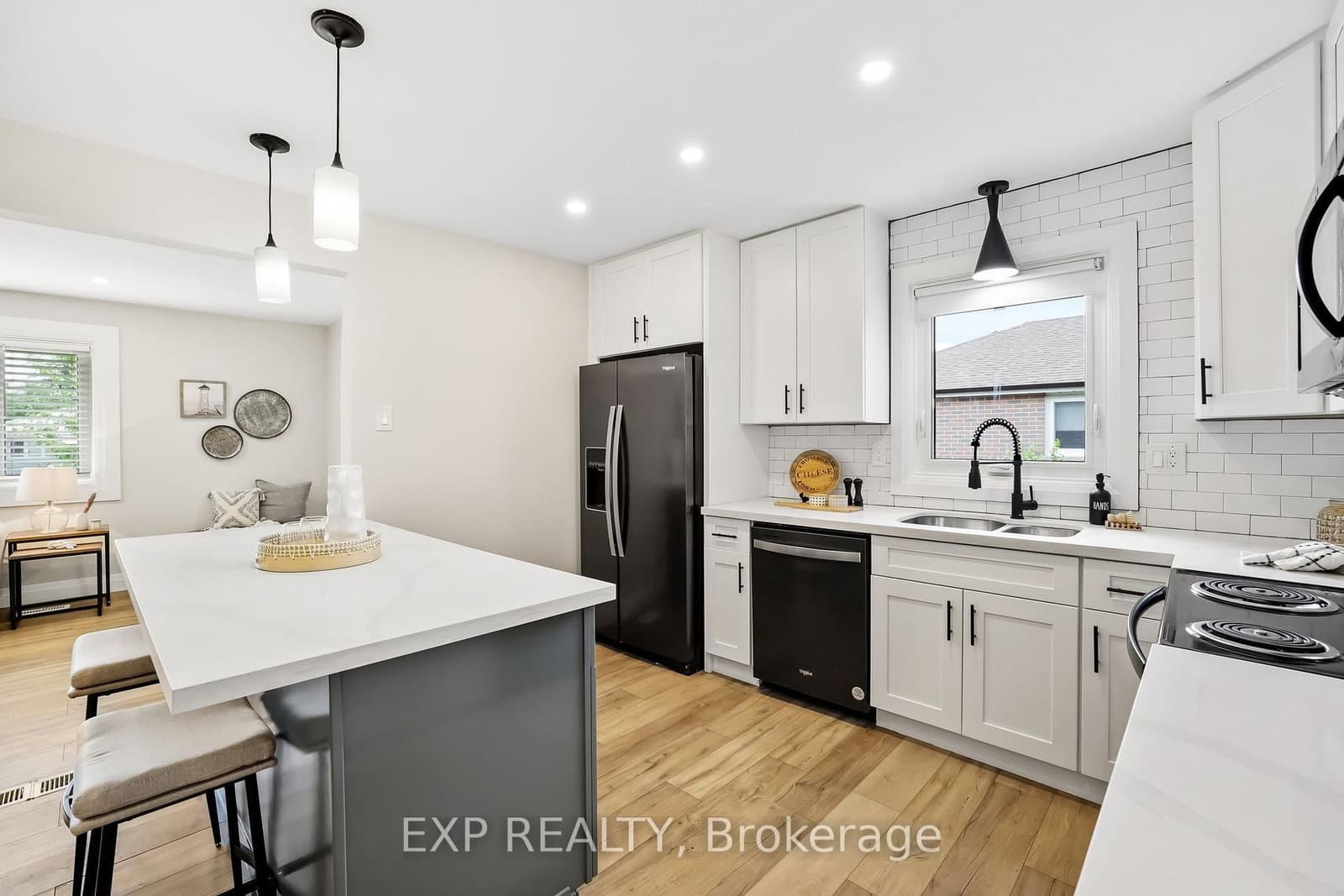 610 Shakespeare Ave, Oshawa - Photo 17 of 39