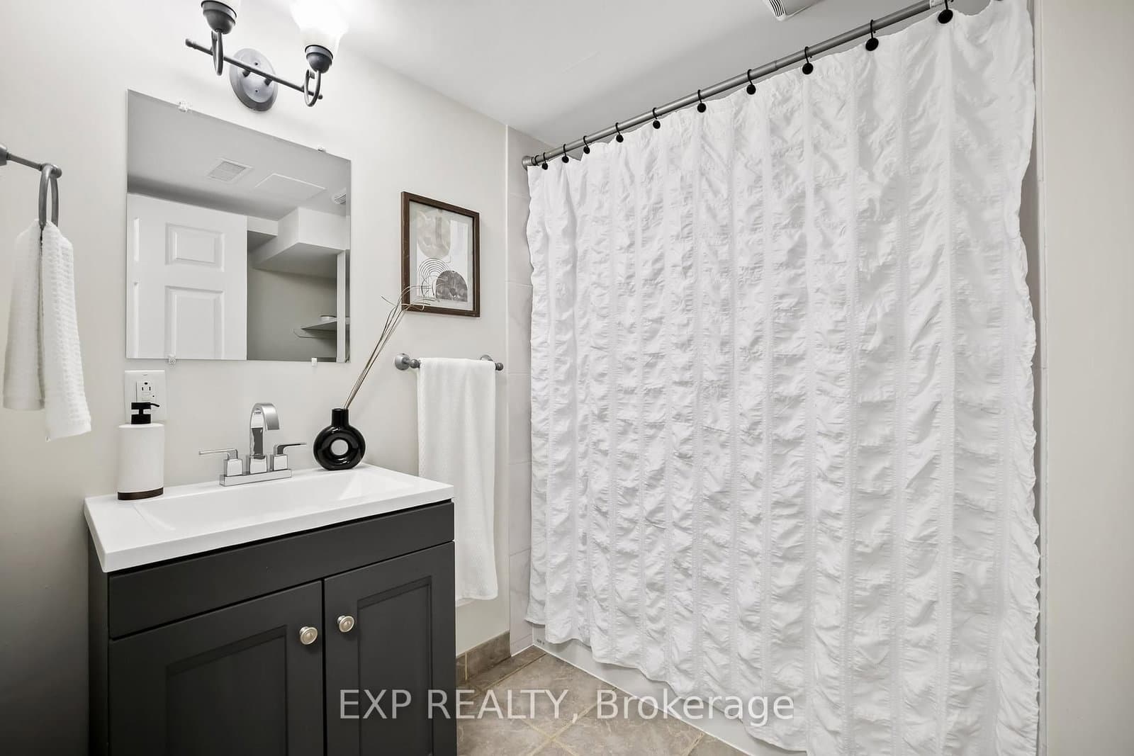 610 Shakespeare Ave, Oshawa - Photo 31 of 39