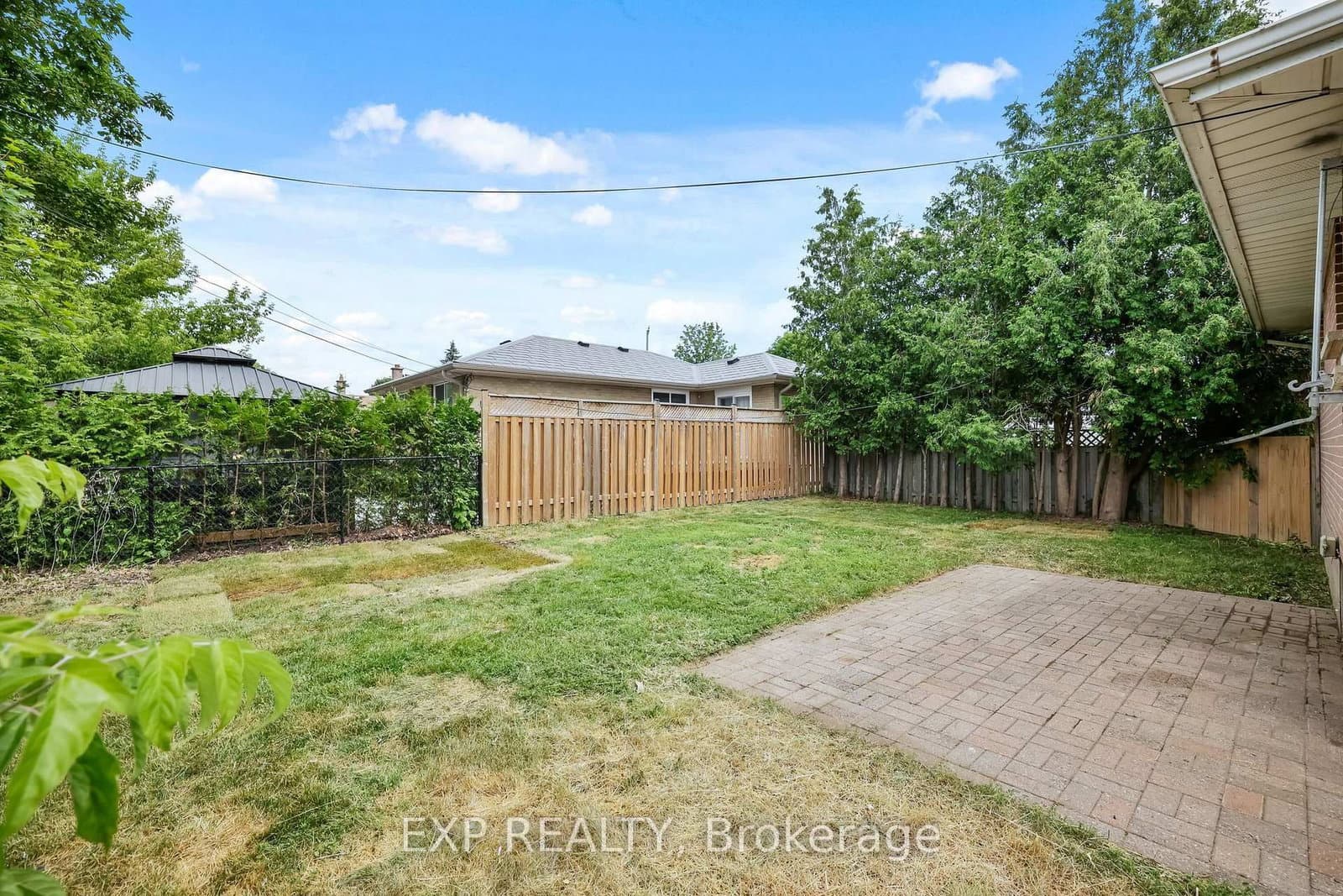 610 Shakespeare Ave, Oshawa - Photo 33 of 39
